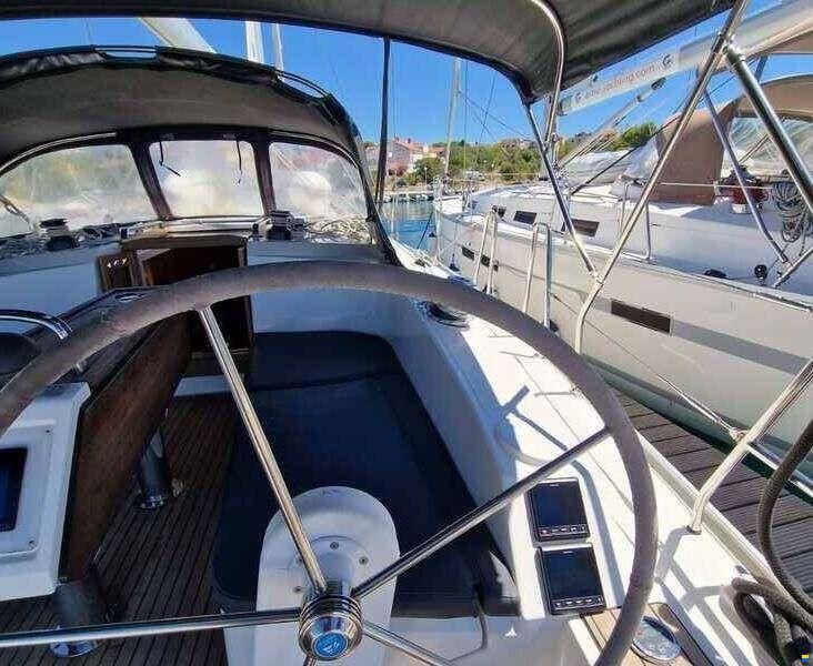 Bavaria 37 CRUISER