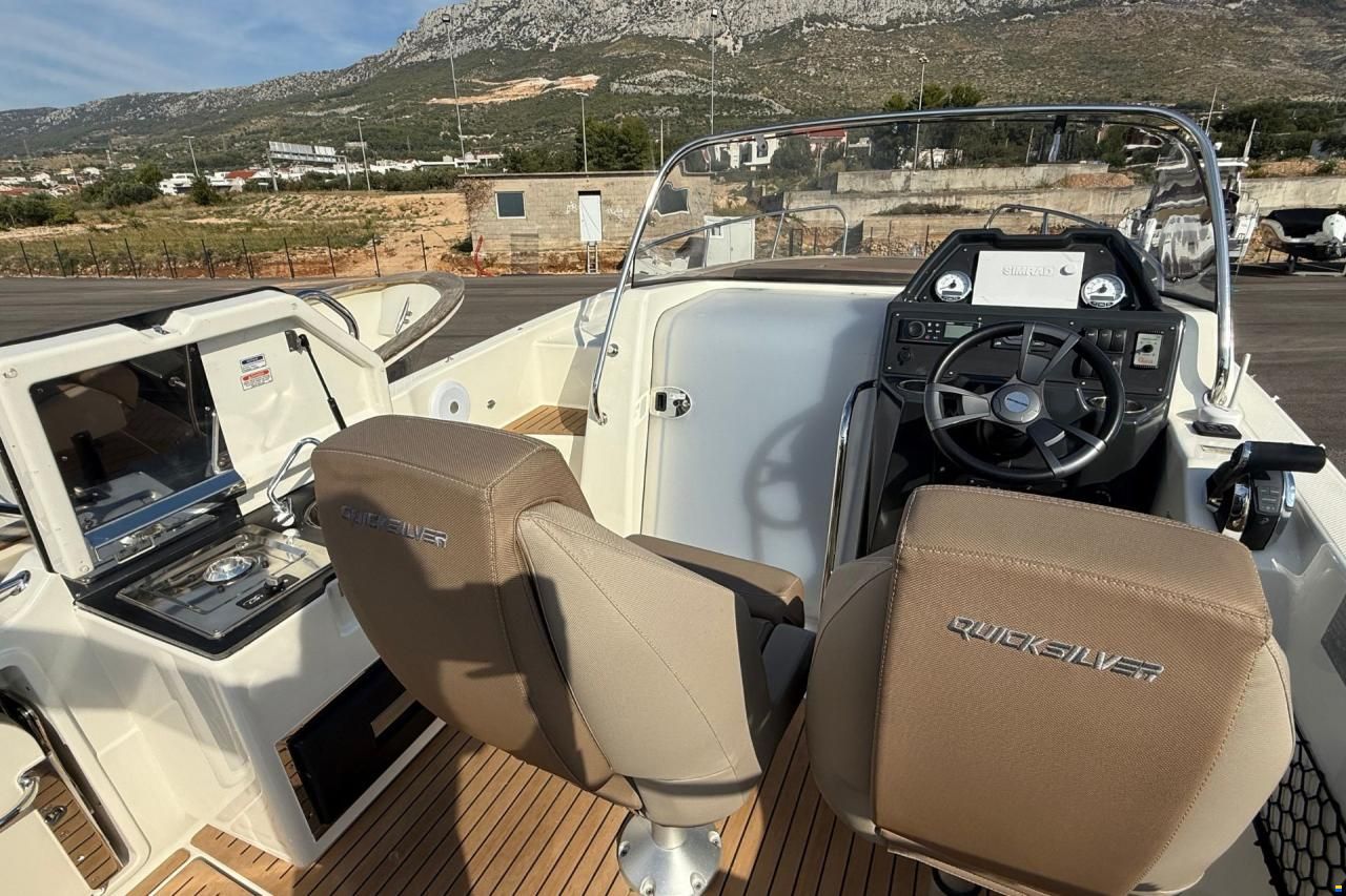 Quicksilver ACTIV 755 SUNDECK