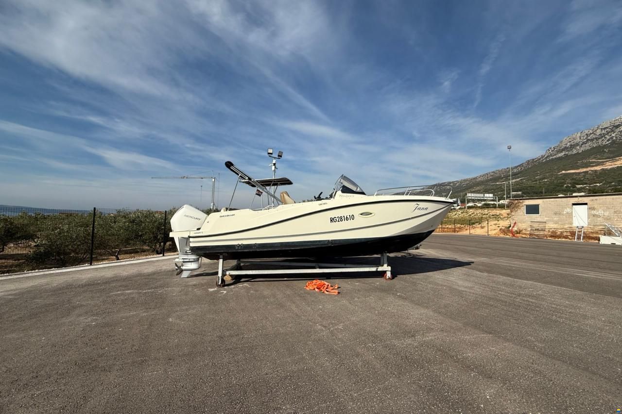 Quicksilver ACTIV 755 SUNDECK
