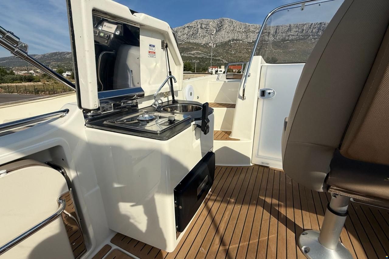 Quicksilver ACTIV 755 SUNDECK