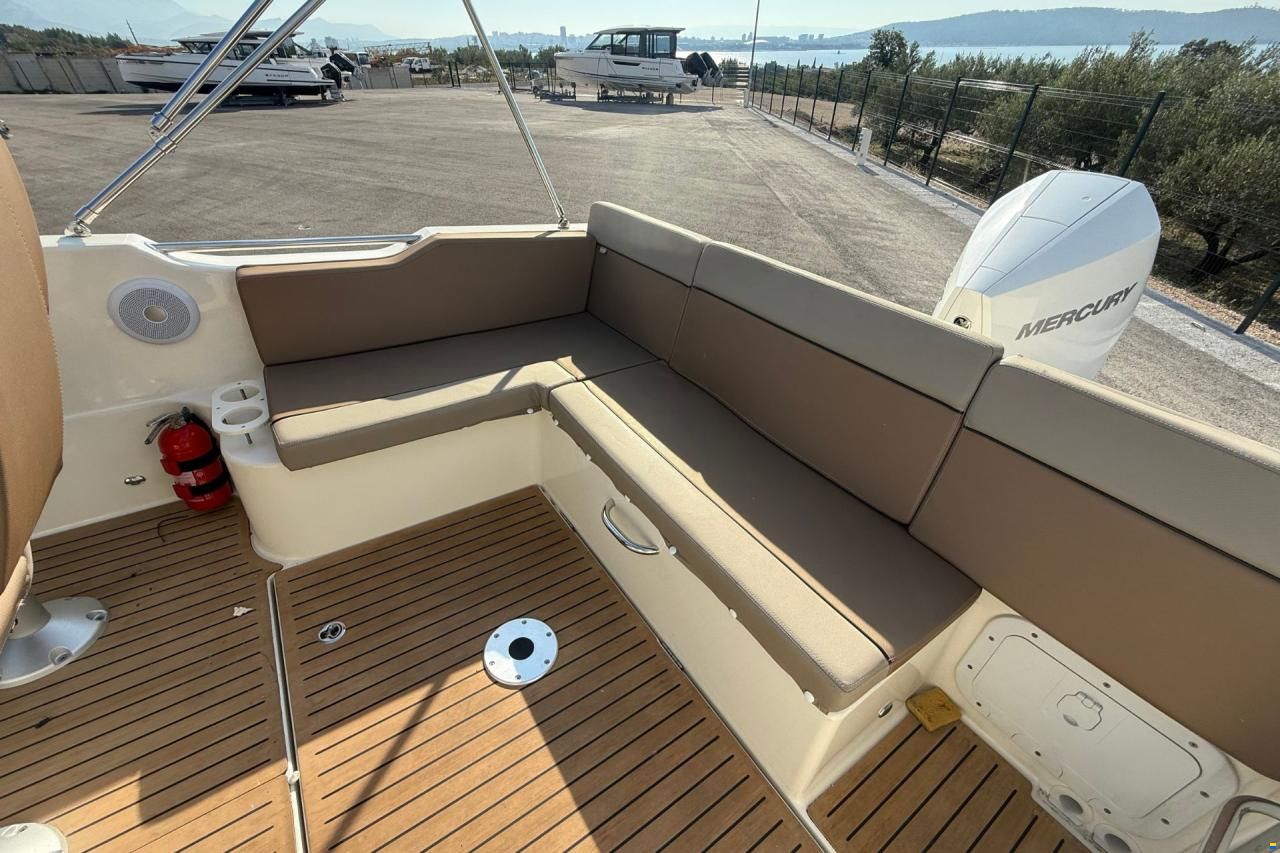 Quicksilver ACTIV 755 SUNDECK