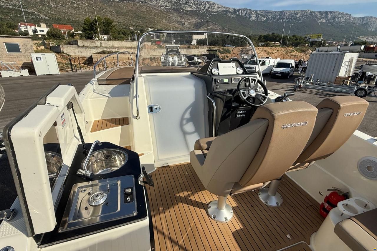 Quicksilver ACTIV 755 SUNDECK