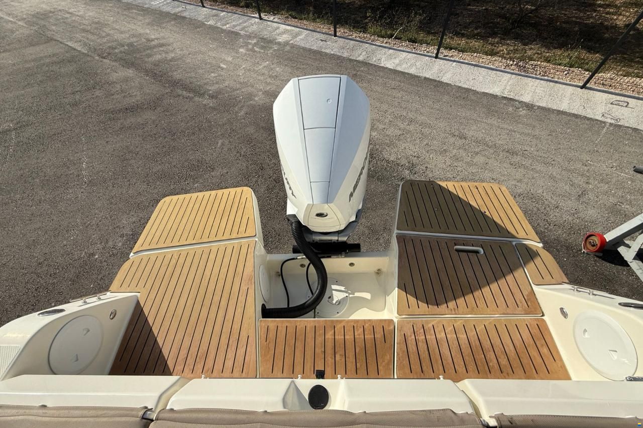Quicksilver ACTIV 755 SUNDECK
