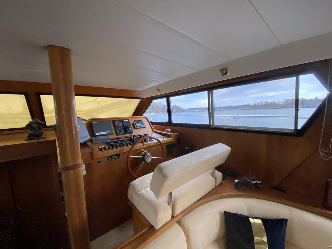 Neptunus 138 Sedan Fly