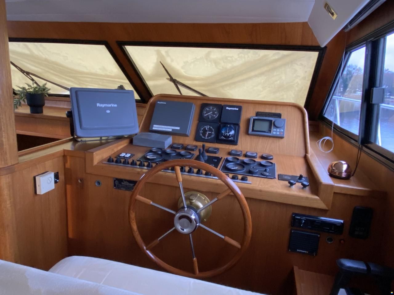 Neptunus 138 Sedan Fly
