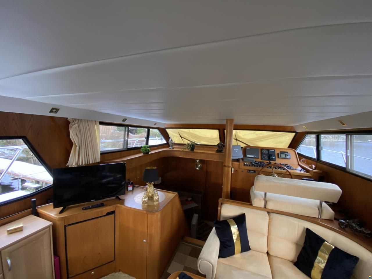 Neptunus 138 Sedan Fly