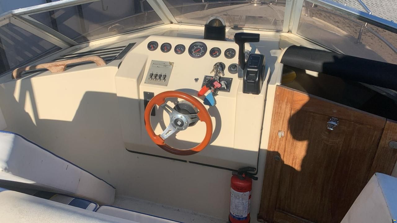 Nuova Fiberglass 700S