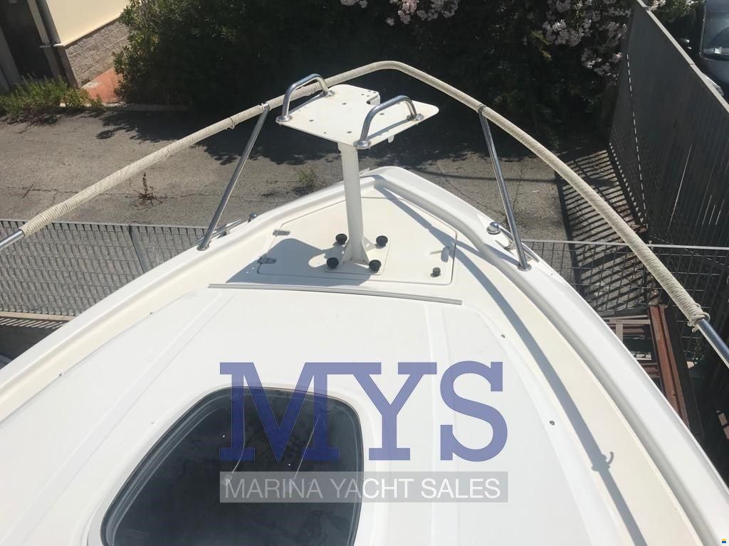 Boston Whaler OUTRAGE 320