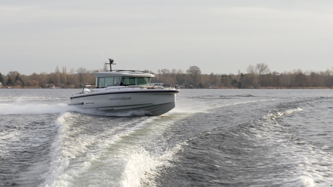 Axopar 37 Cross Cabin