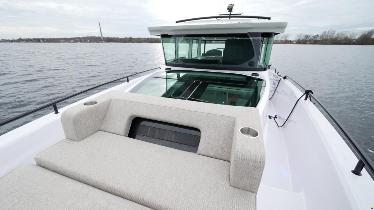 Axopar 37 Cross Cabin