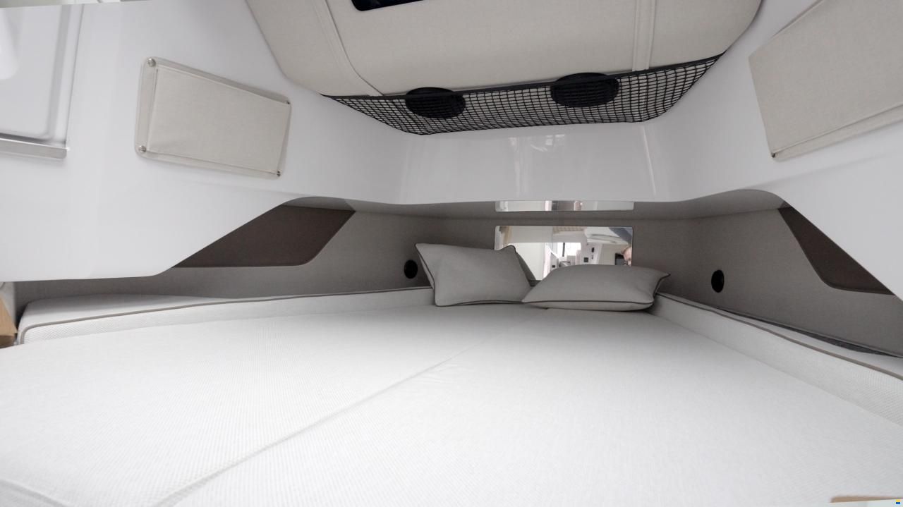 Axopar 37 Cross Cabin