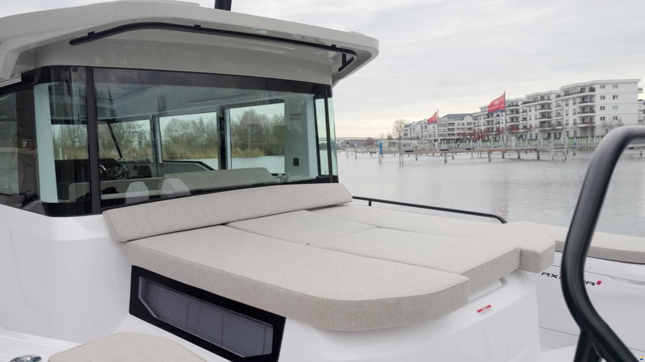 Axopar 37 Cross Cabin