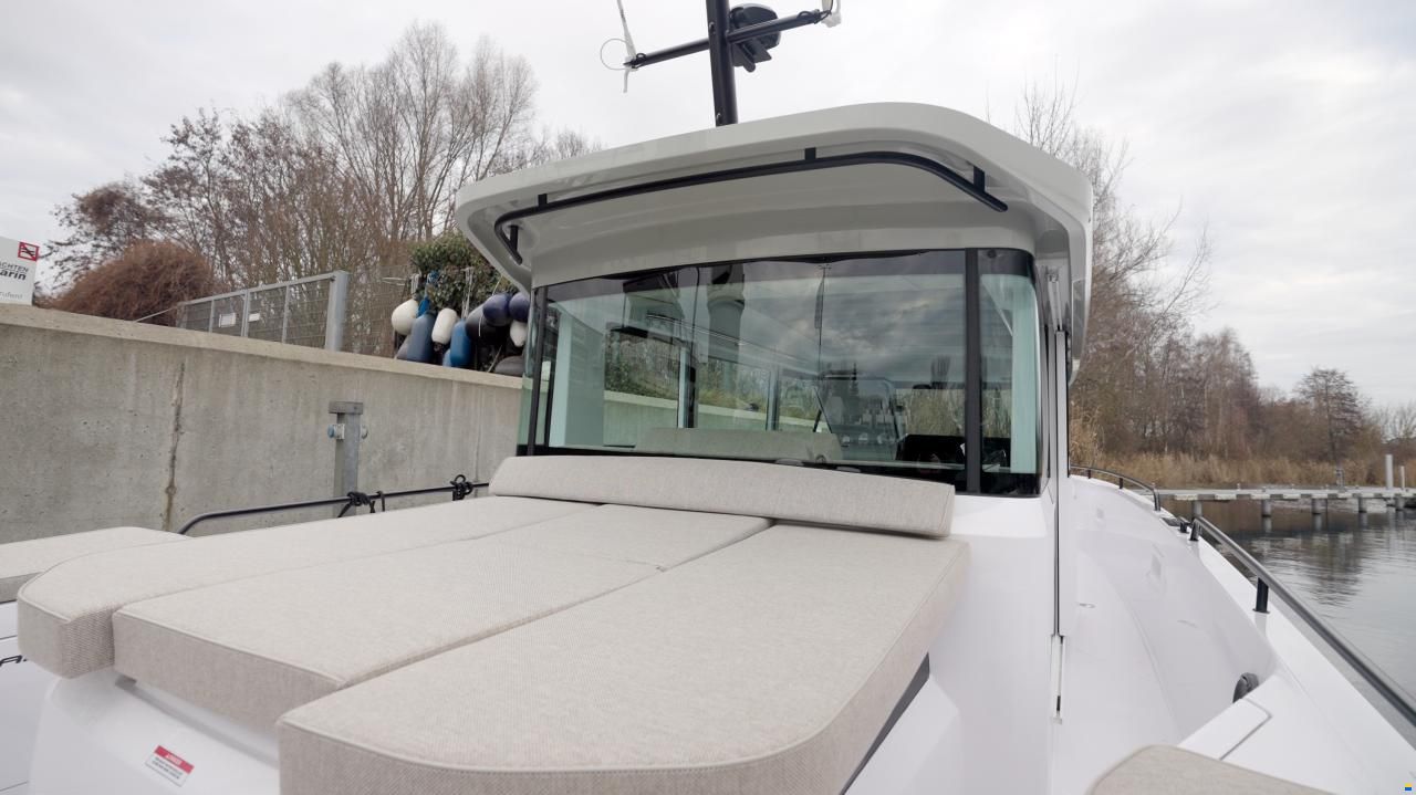 Axopar 37 Cross Cabin