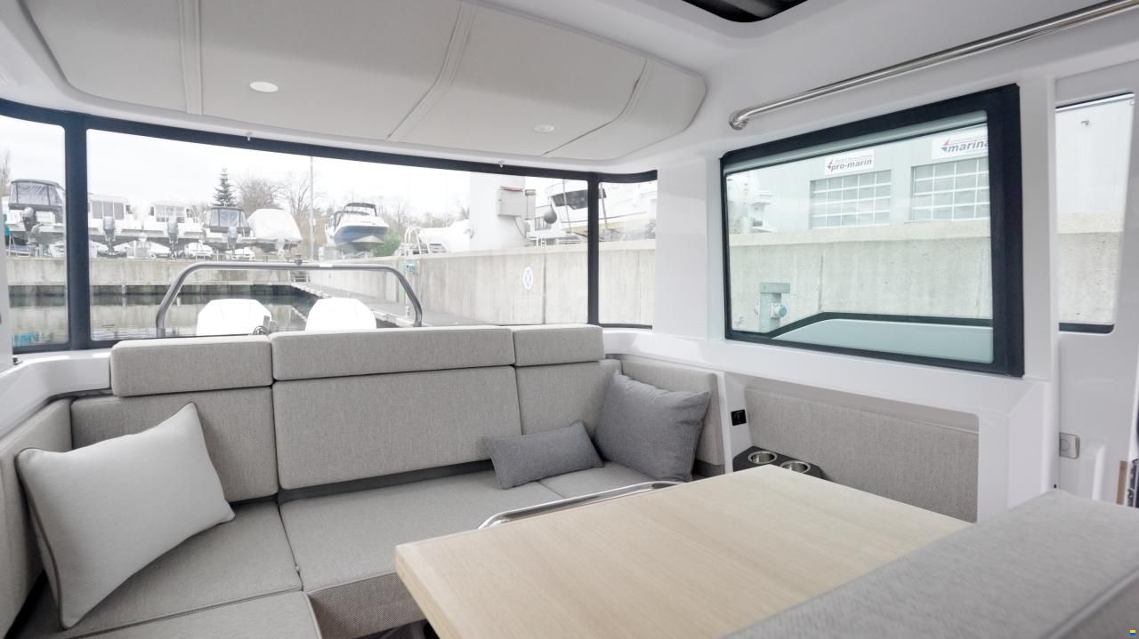 Axopar 37 Cross Cabin