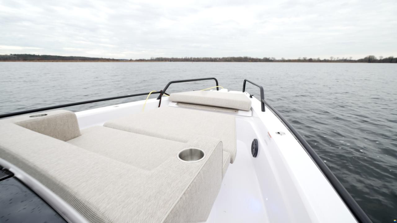 Axopar 37 Cross Cabin