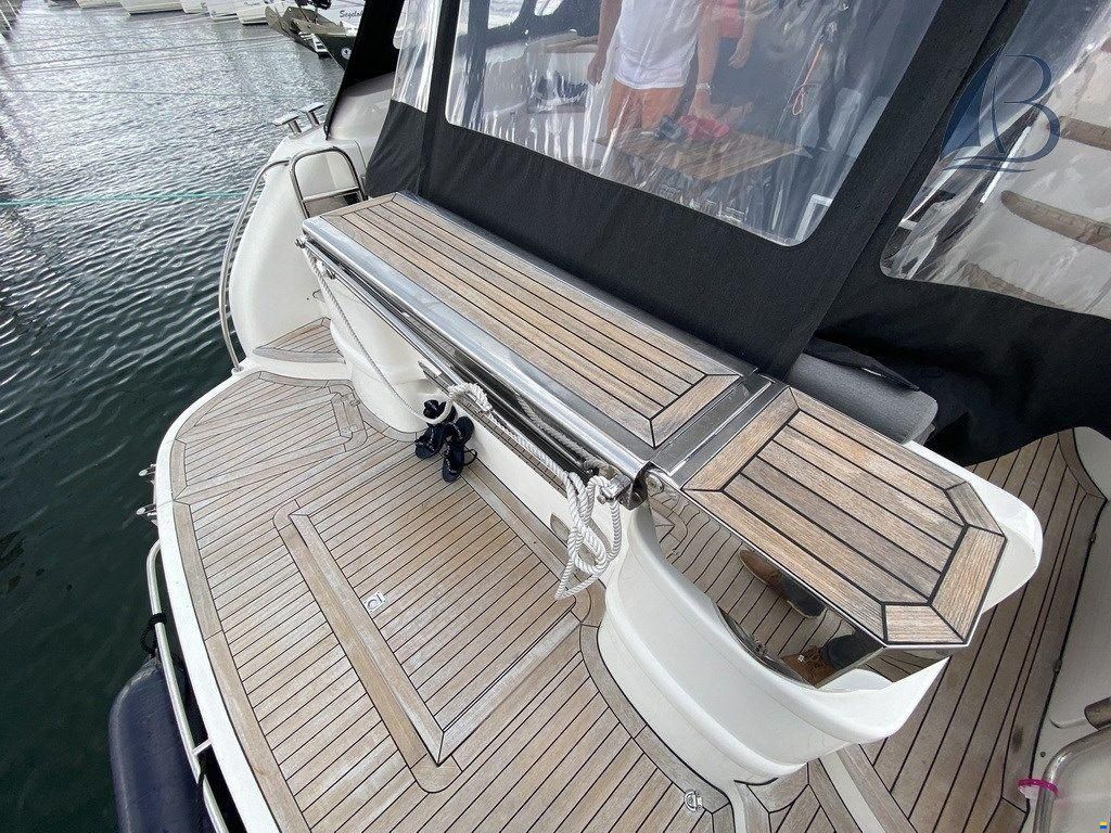Sealine T52