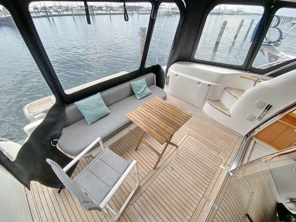 Sealine T52
