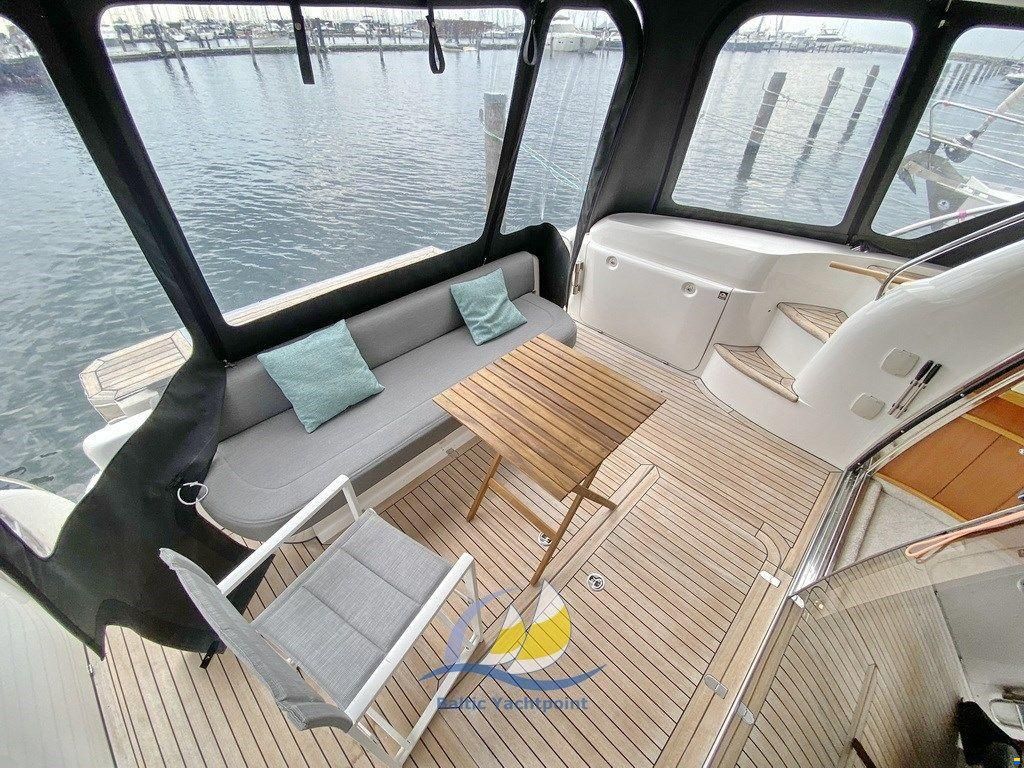 Sealine T52