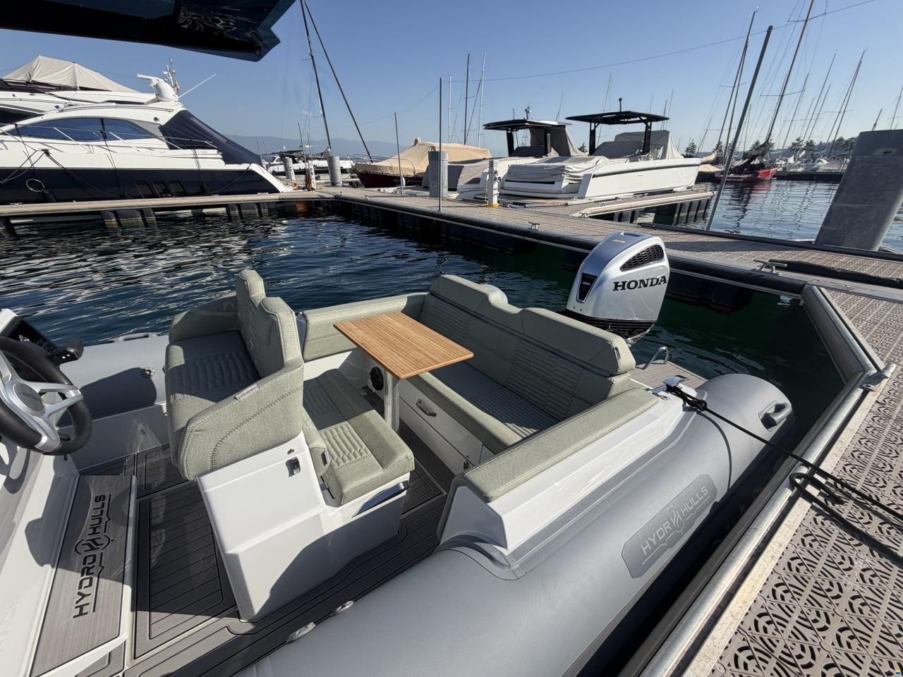 Hydrohulls HH7
