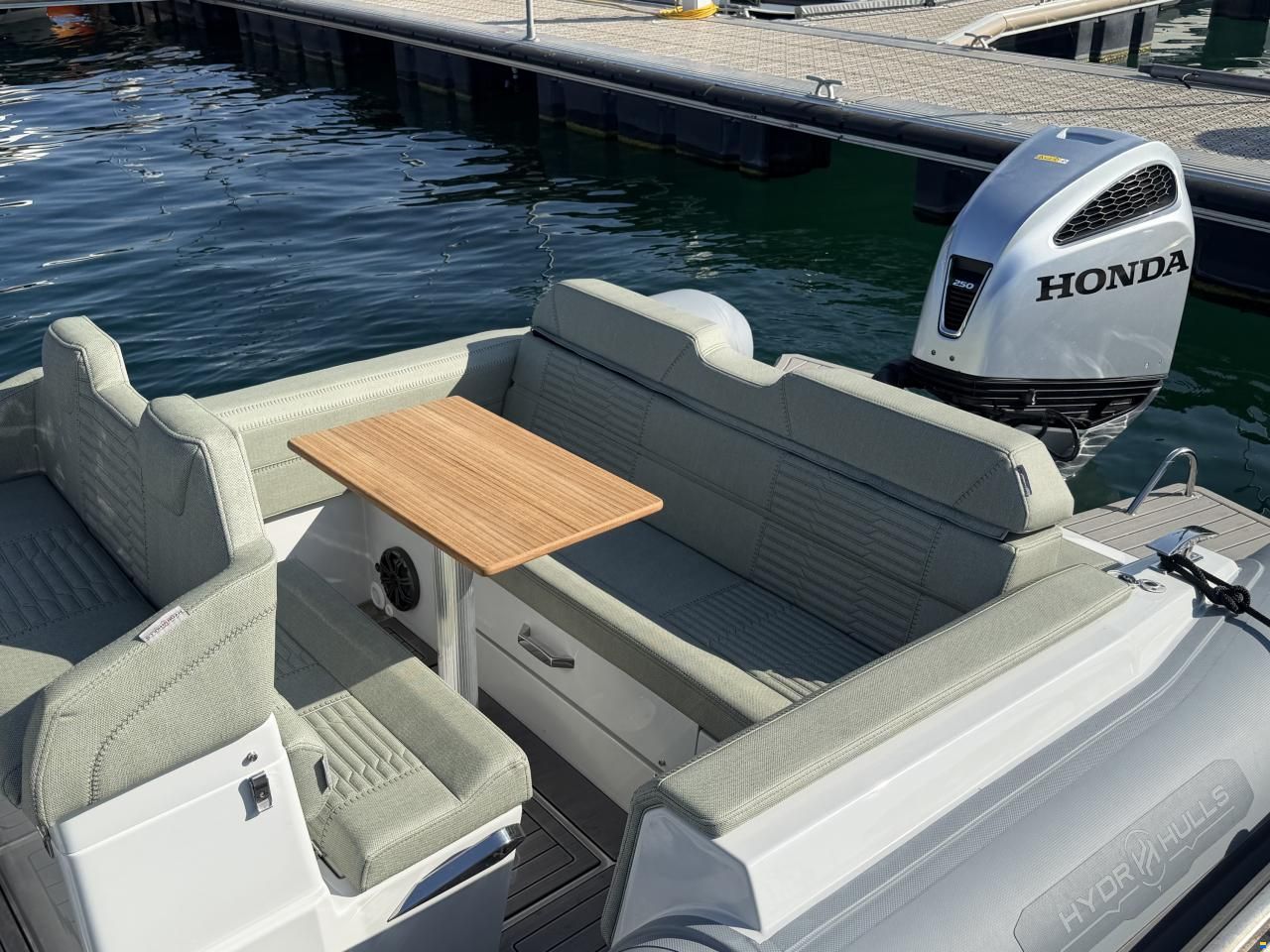 Hydrohulls HH7