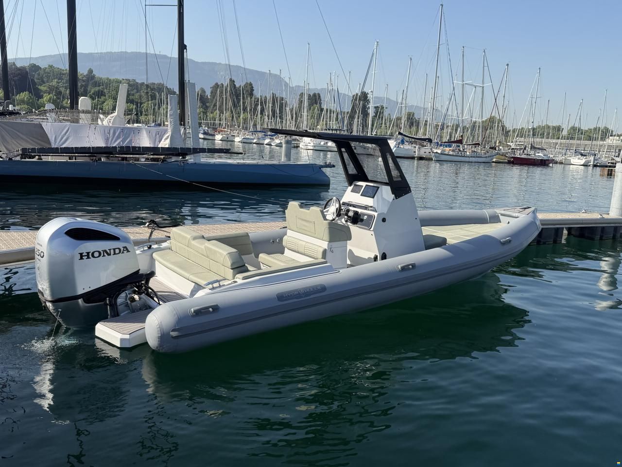 Hydrohulls HH7