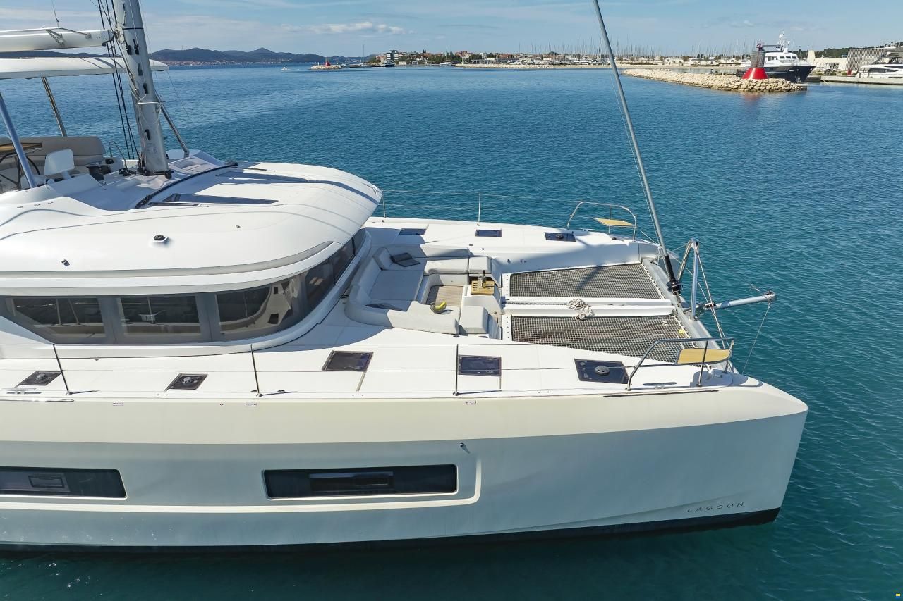 Lagoon 55