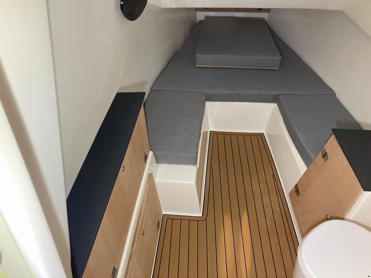 Led Eagle 28 Cabin