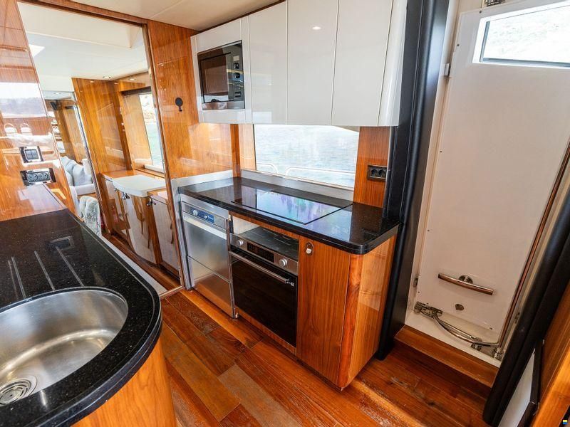 Sunseeker 86 Yacht