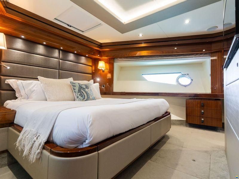 Sunseeker 86 Yacht