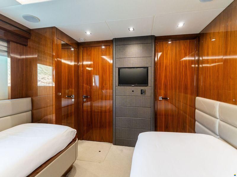 Sunseeker 86 Yacht