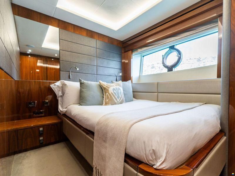 Sunseeker 86 Yacht