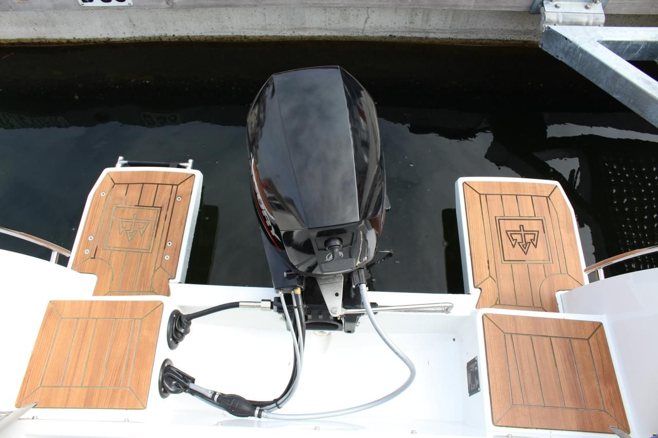 Alonsea Boats 560 mit Konsole Trailer vorhanden