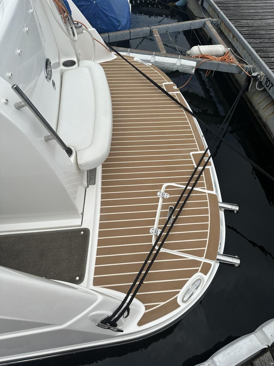 Rinker 280 Express Cruiser