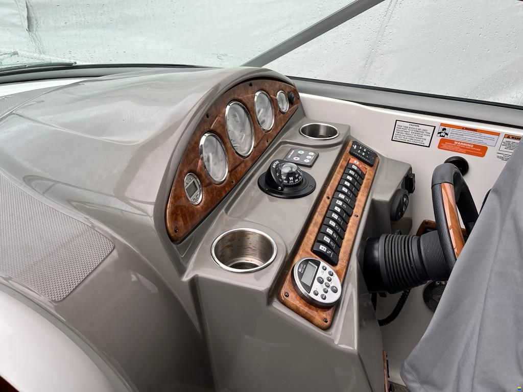 Rinker 280 Express Cruiser