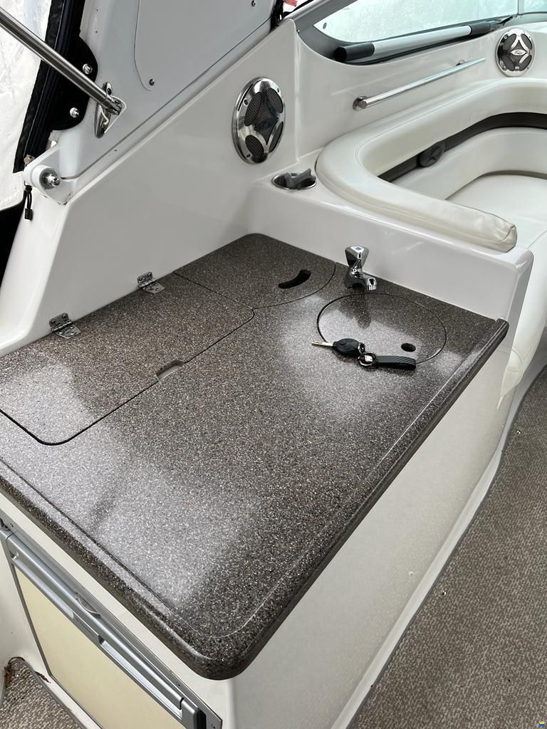 Rinker 280 Express Cruiser