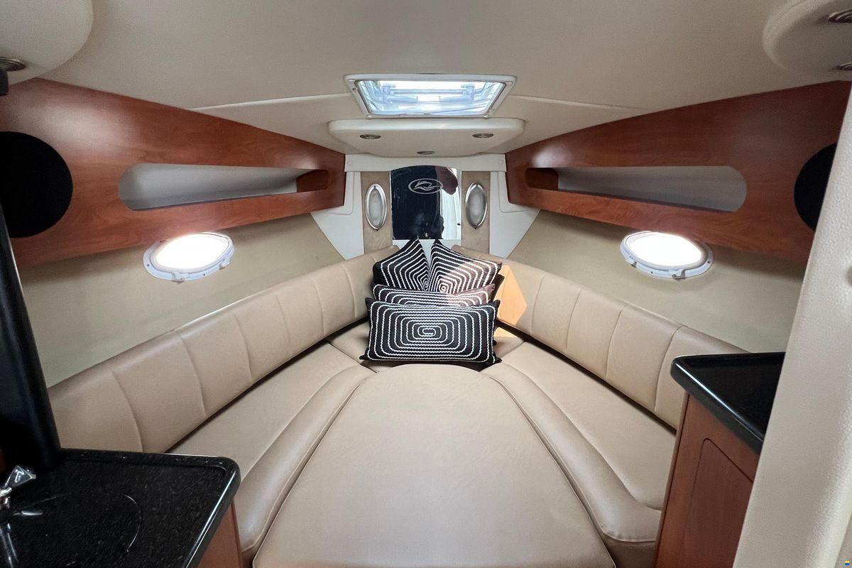 Rinker 280 Express Cruiser