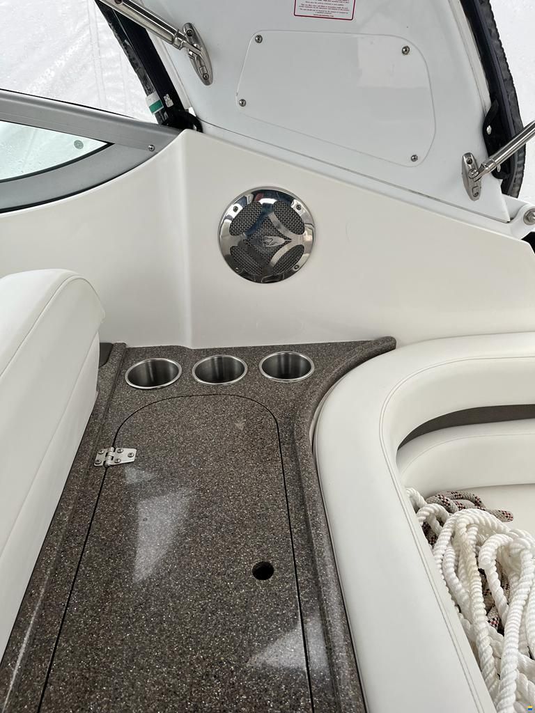 Rinker 280 Express Cruiser