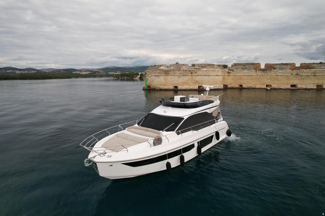 Azimut 53 Fly