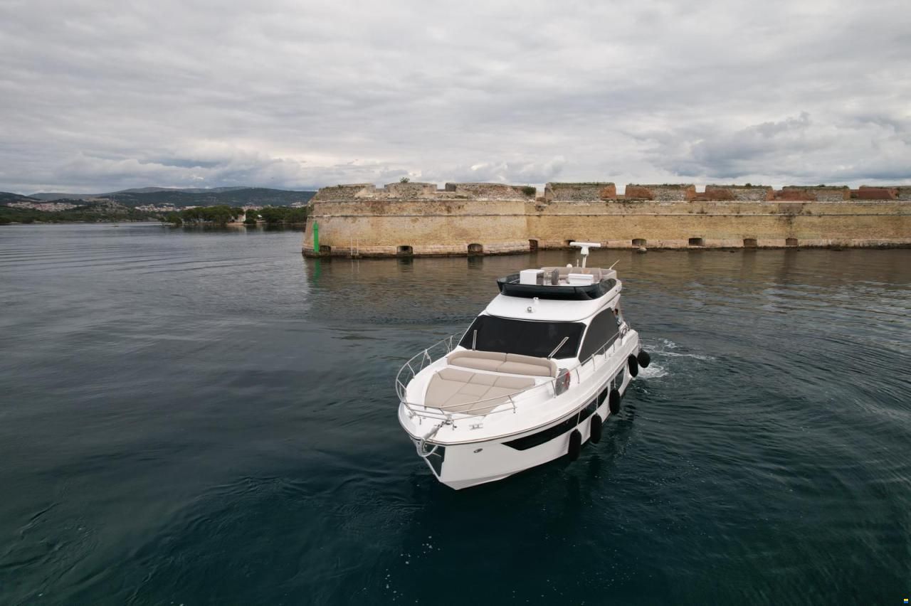 Azimut 53 Fly