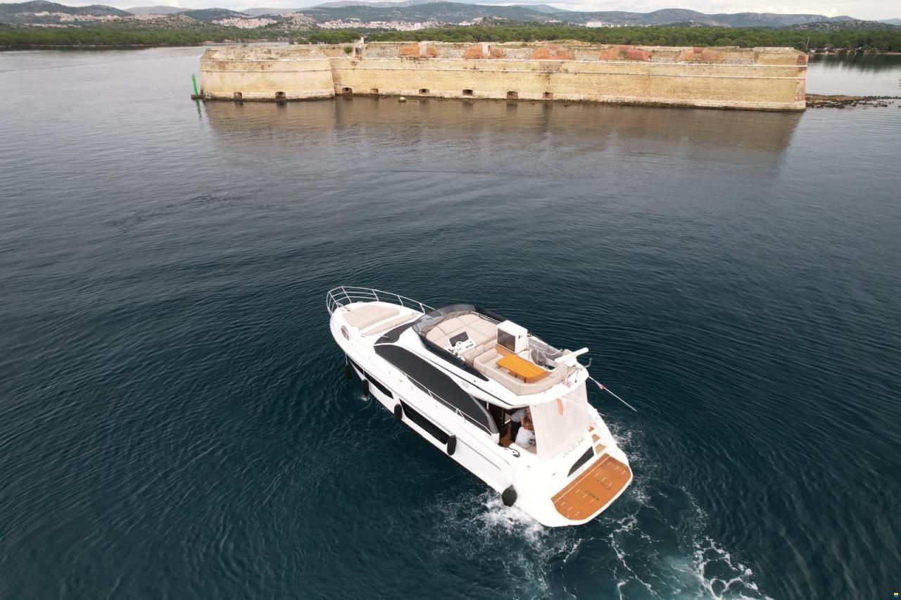 Azimut 53 Fly