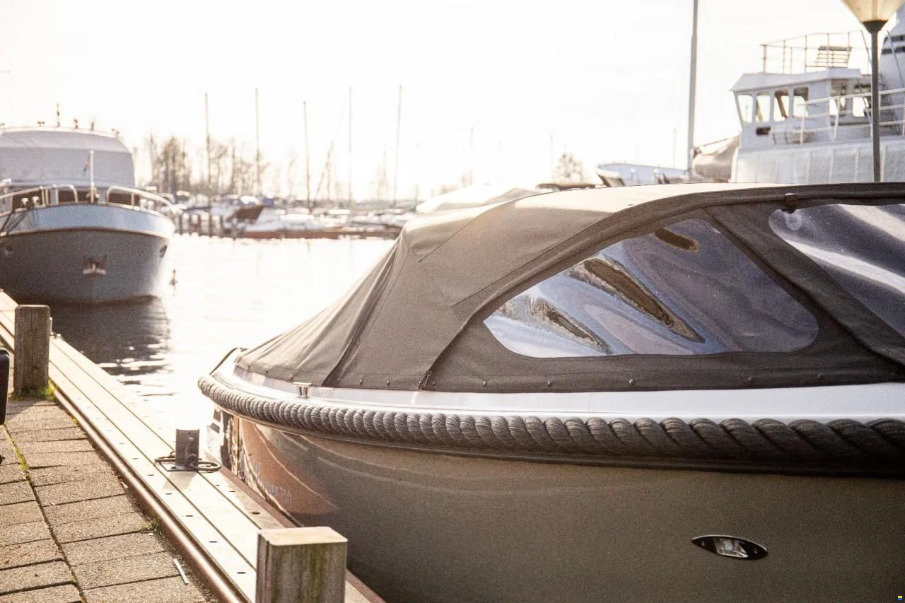 Oud-huijzer 740 Tender