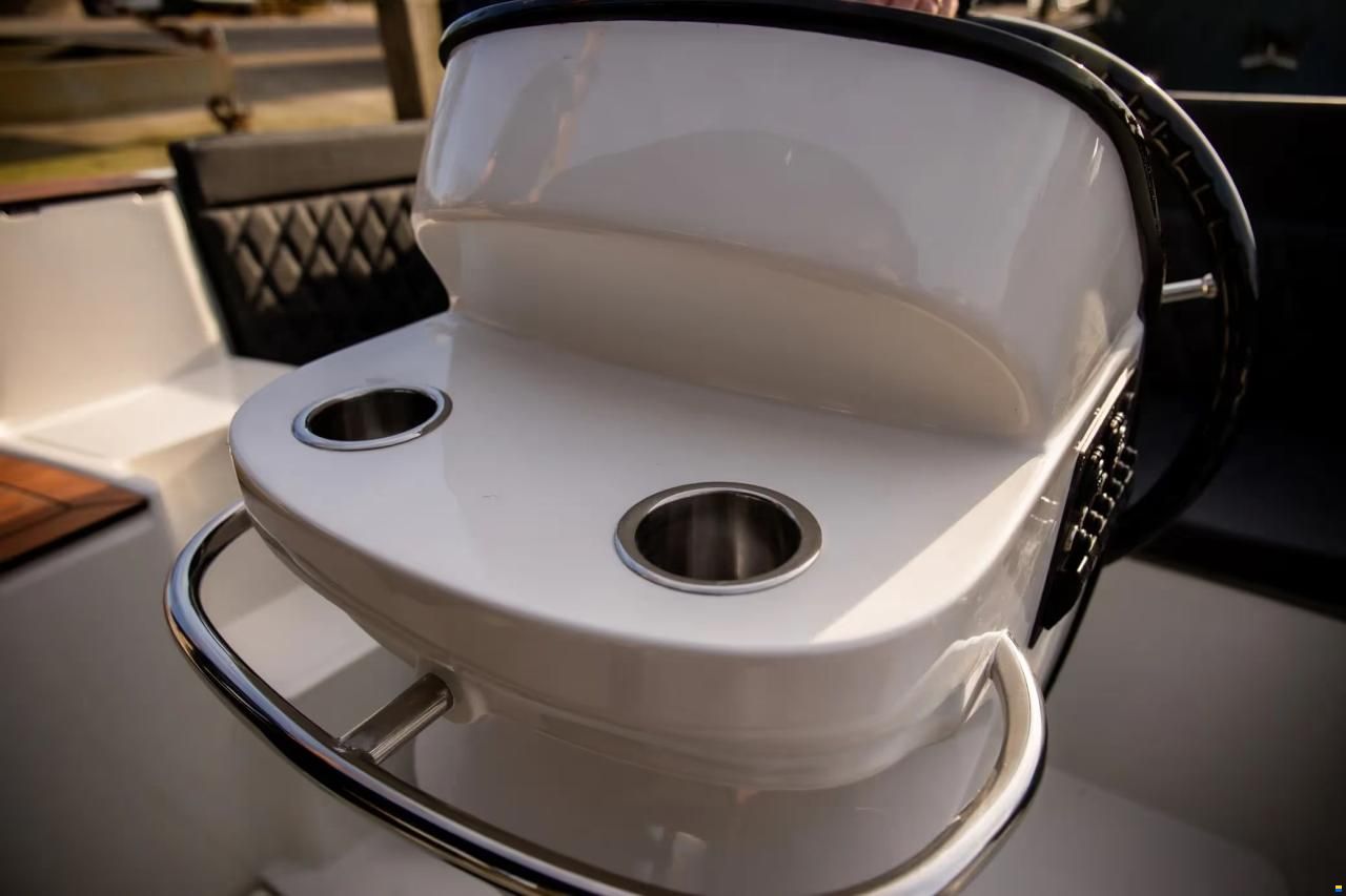 Oud-huijzer 740 Tender