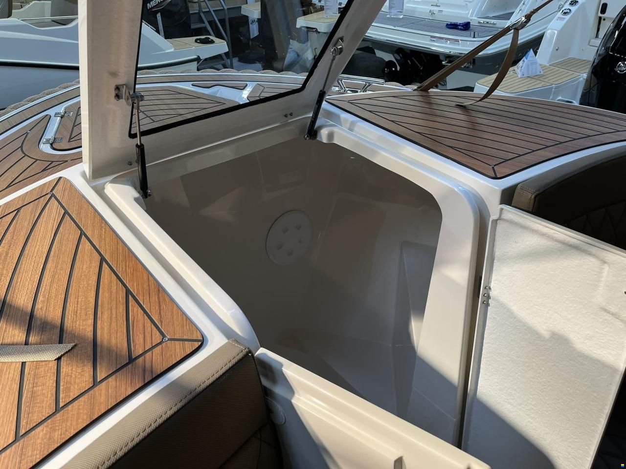 Oud-huijzer 740 Tender