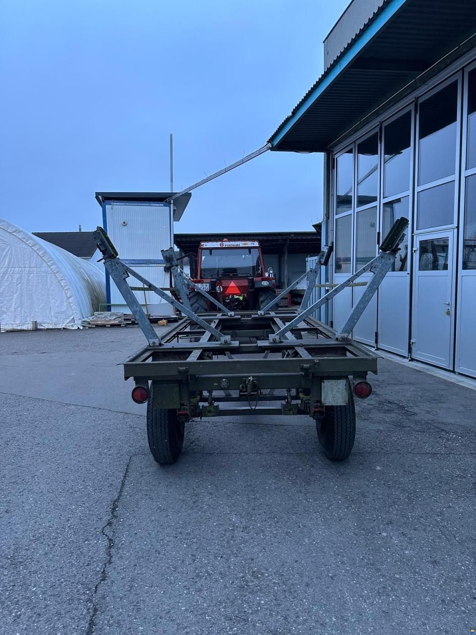 sehr solider Trailer