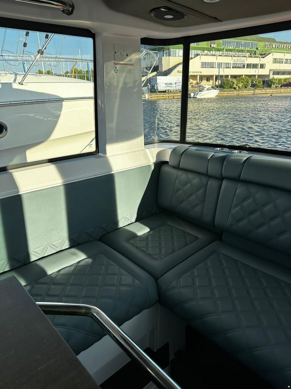 Axopar 37 XC CROSS CABIN