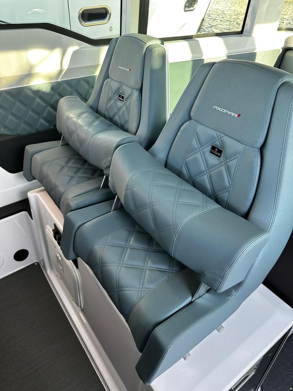Axopar 37 XC CROSS CABIN