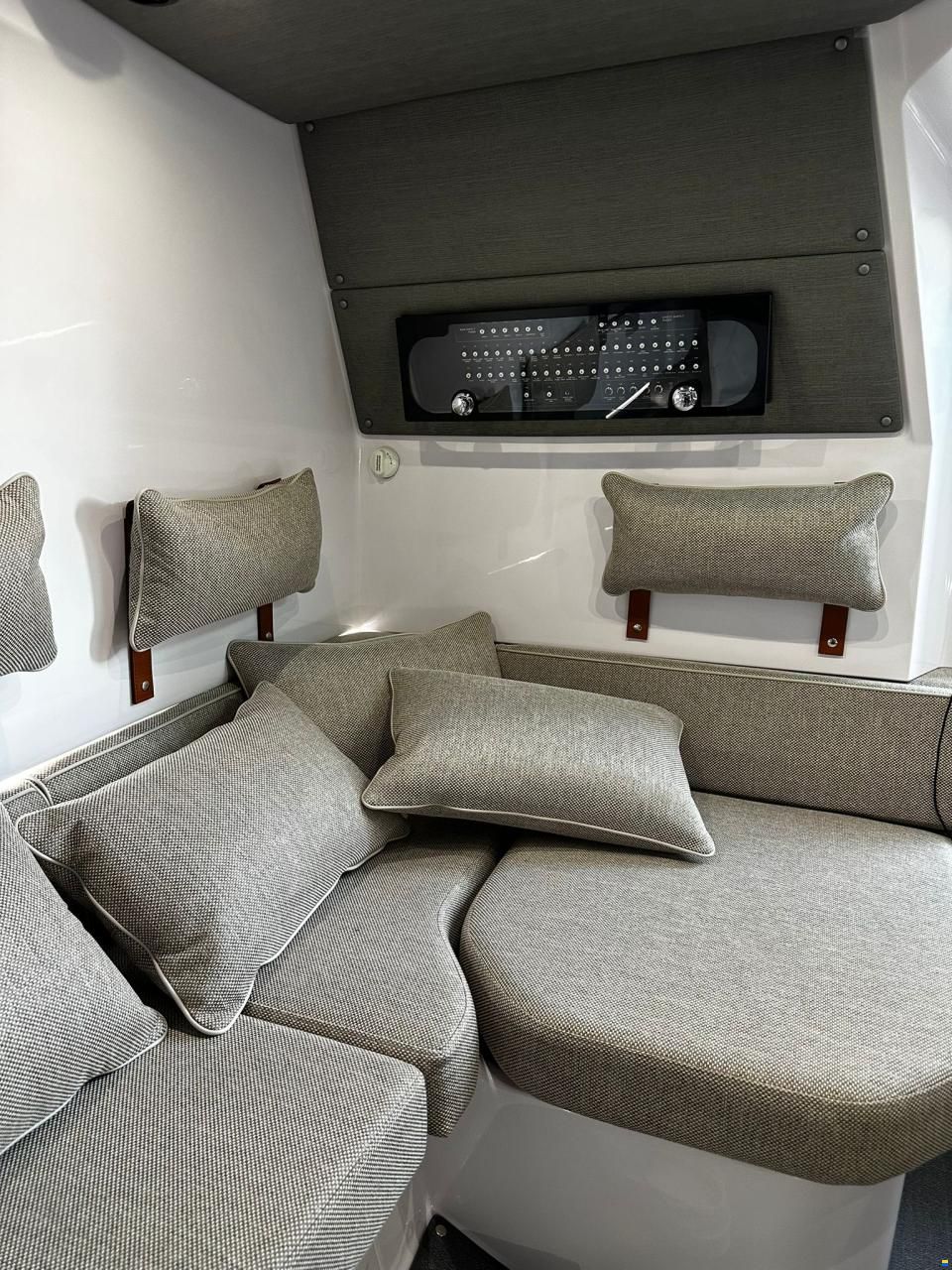 Axopar 37 XC CROSS CABIN