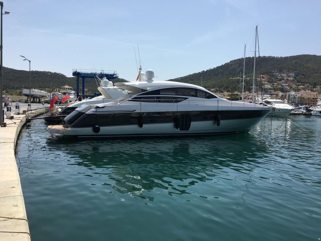 Pershing 64
