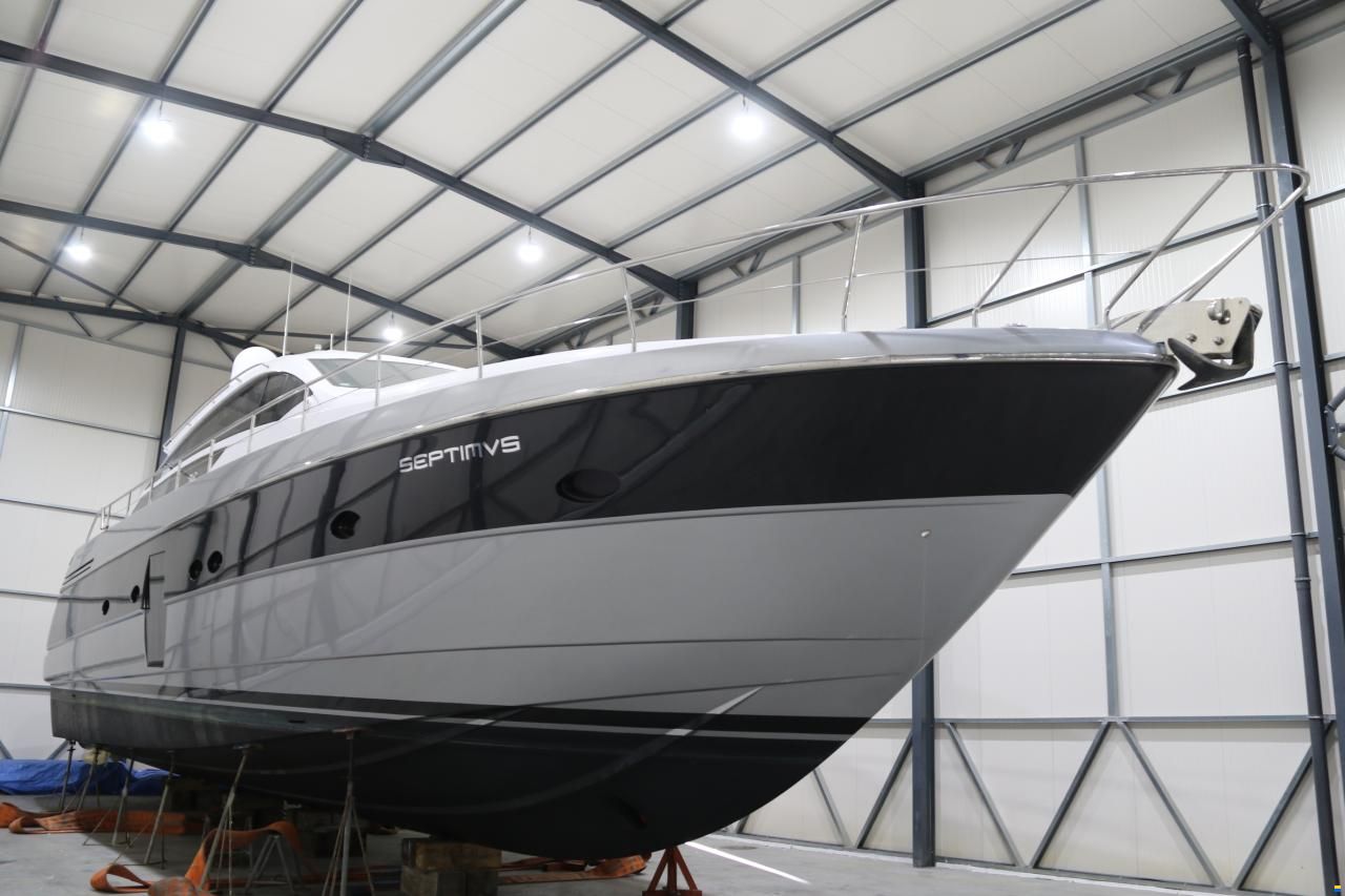 Pershing 64