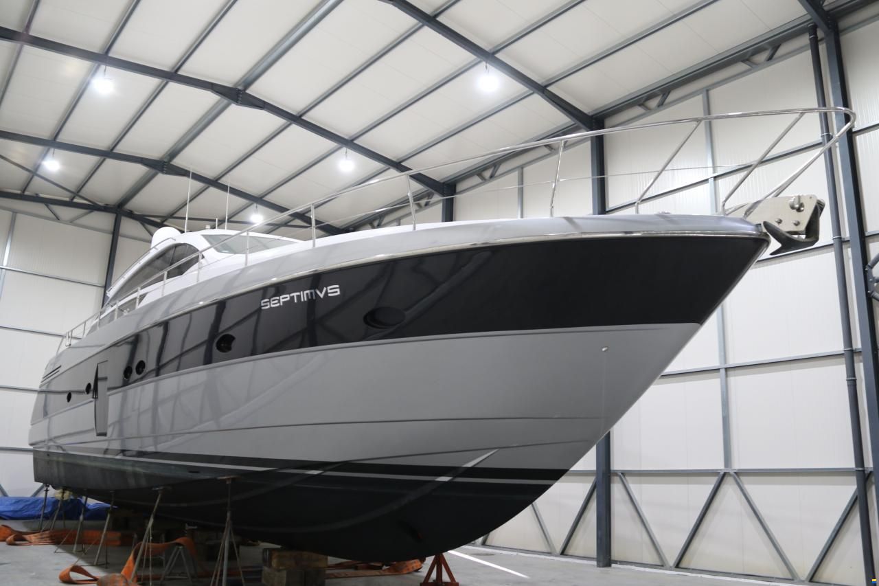 Pershing 64
